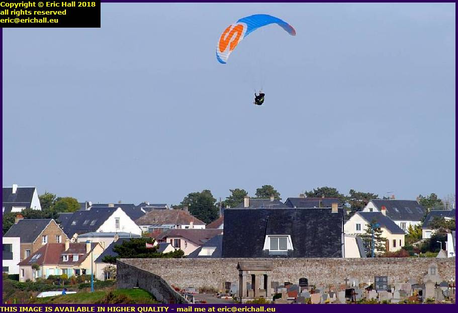 hang gliders cimetierre granville manche normandy france
