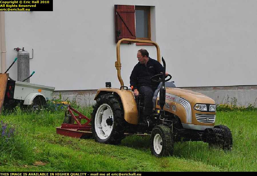 terry messenger mowing field tractor broyer virlet puy de dome france