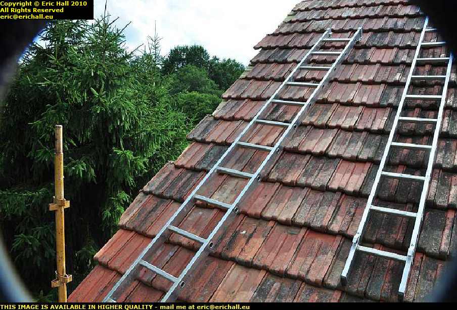 fitting slates guus lieneke roof les guis virlet puy de dome france